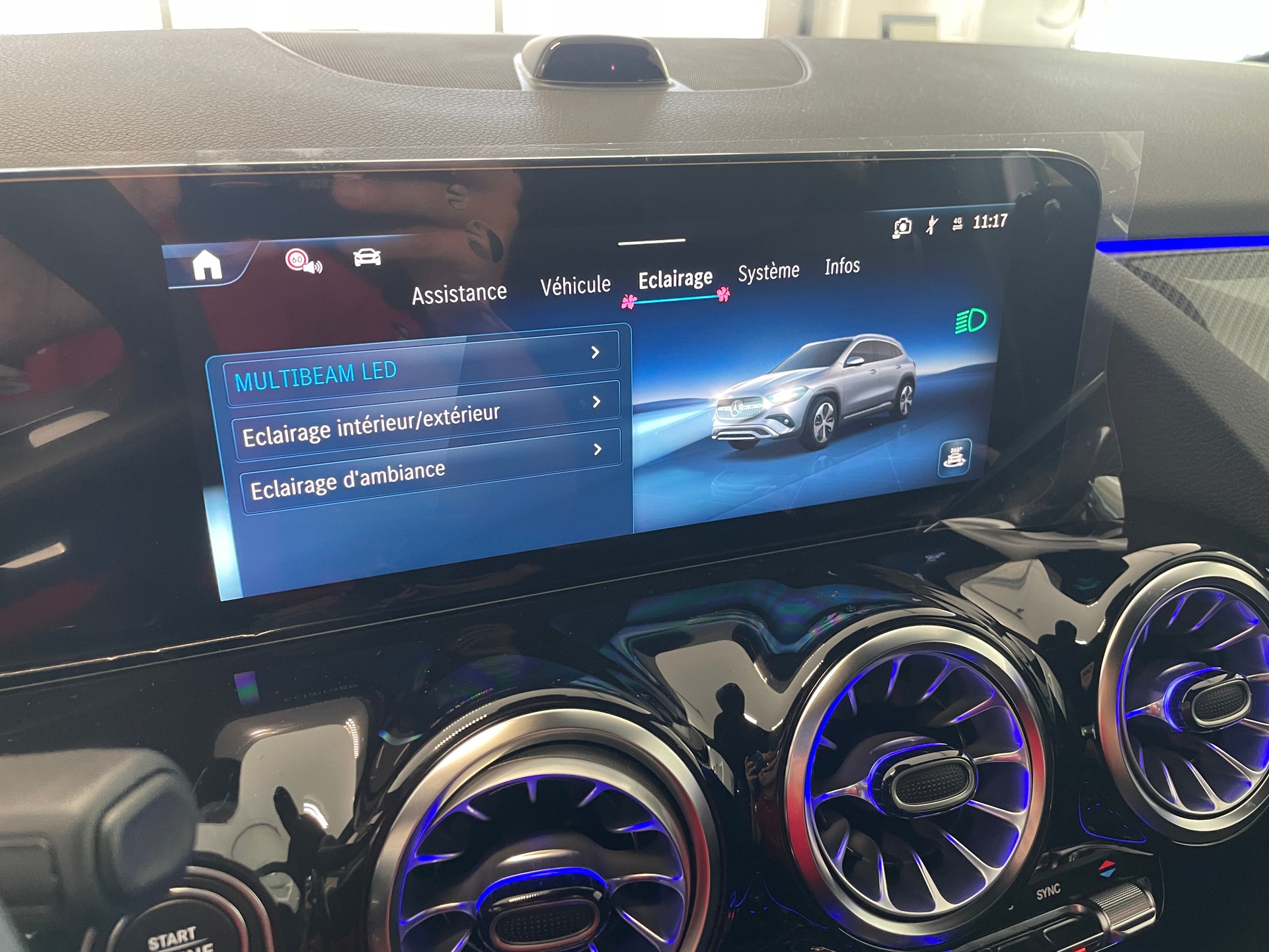 MERCEDES-BENZ GLA 250 4Matic 8G-DCT Swiss Star AMG Line-image-20