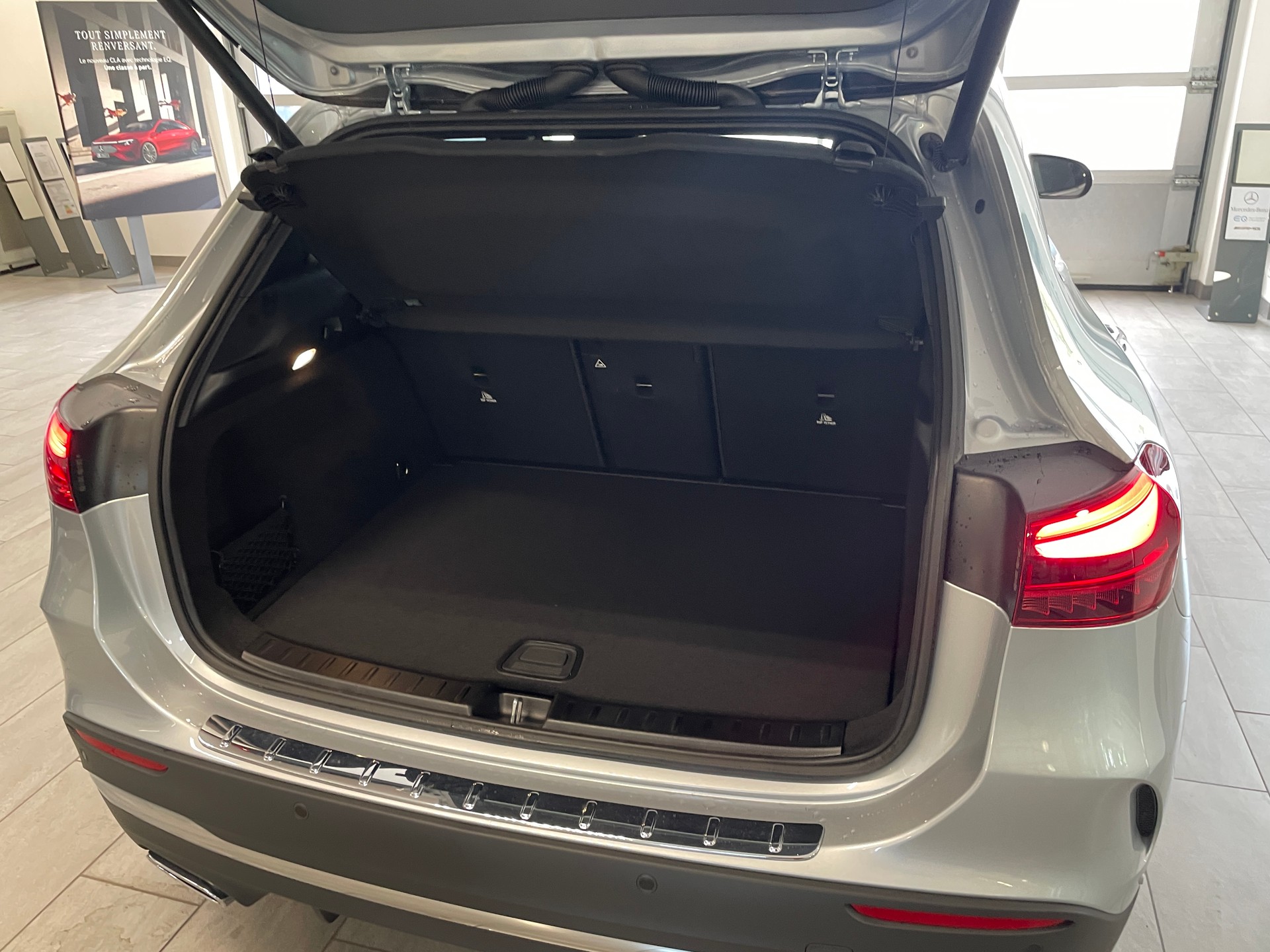 MERCEDES-BENZ GLA 250 4Matic 8G-DCT Swiss Star AMG Line-image-6