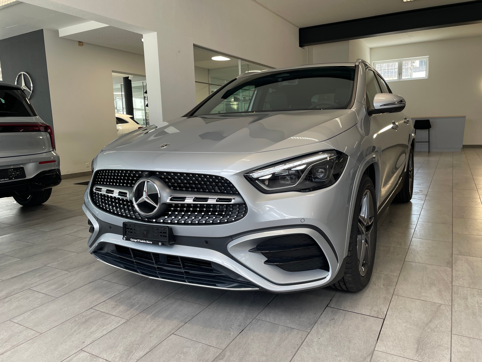 MERCEDES-BENZ GLA 250 4Matic 8G-DCT Swiss Star AMG Line-image-1
