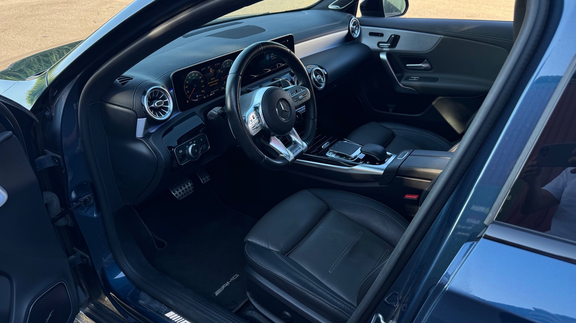 MERCEDES-BENZ A 35 AMG 4Matic Speedshift-image-10
