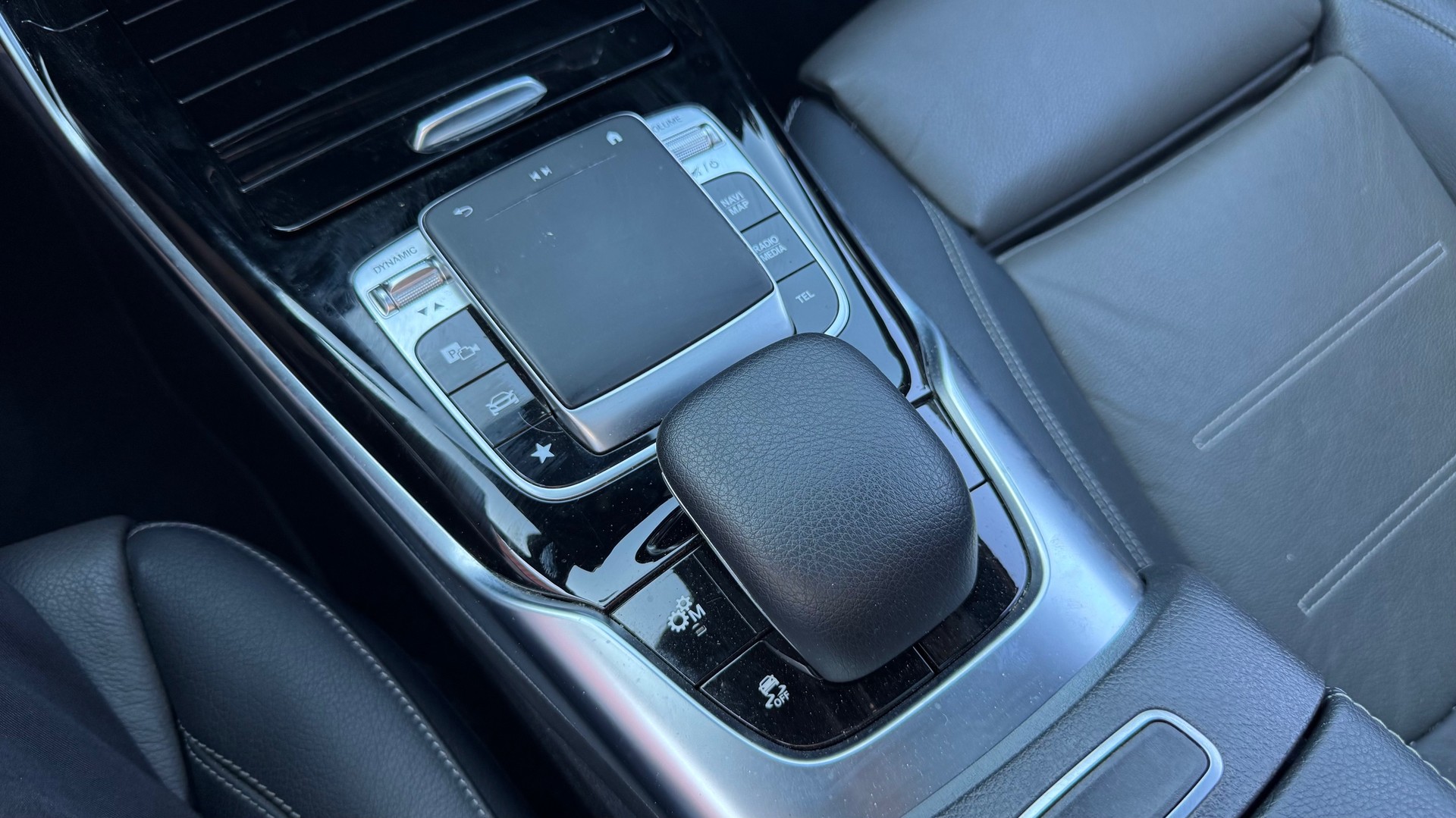 MERCEDES-BENZ A 35 AMG 4Matic Speedshift-image-13