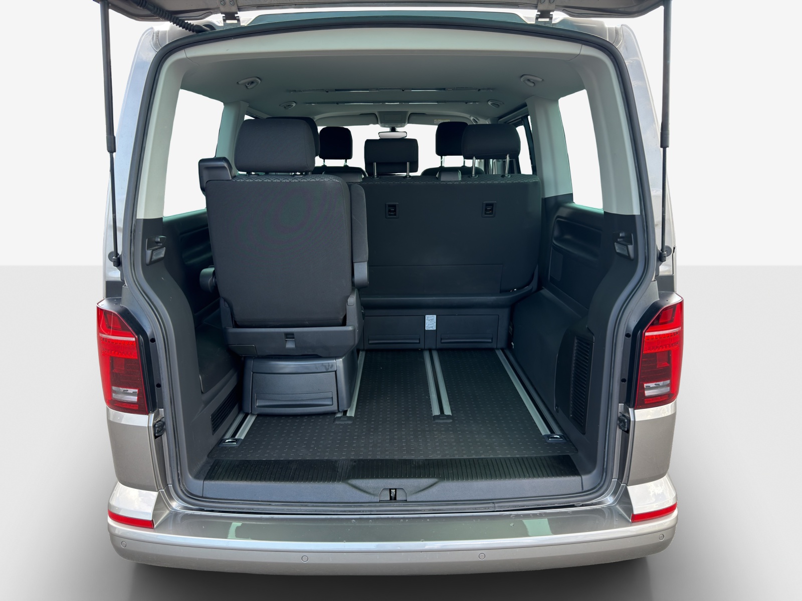VW T6.1 Multivan 2.0 TDI Trendline 4Motion DSG-image-12