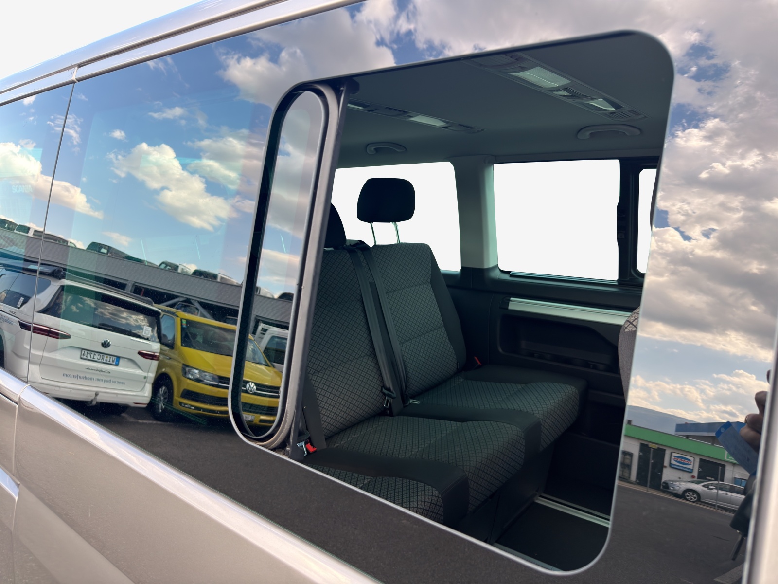 VW T6.1 Multivan 2.0 TDI Trendline 4Motion DSG-image-13