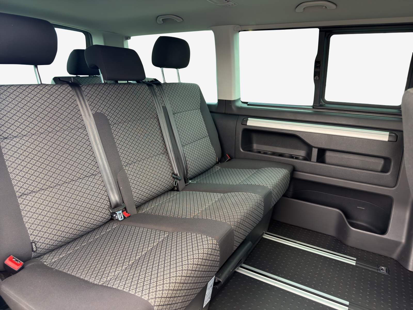 VW T6.1 Multivan 2.0 TDI Trendline 4Motion DSG-image-11