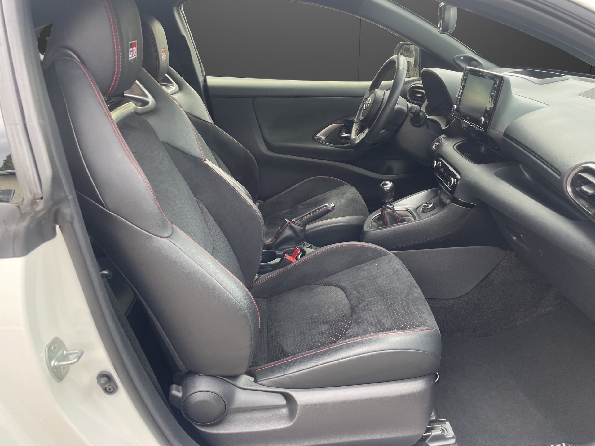TOYOTA Yaris 1.6 GR Sport-image-14