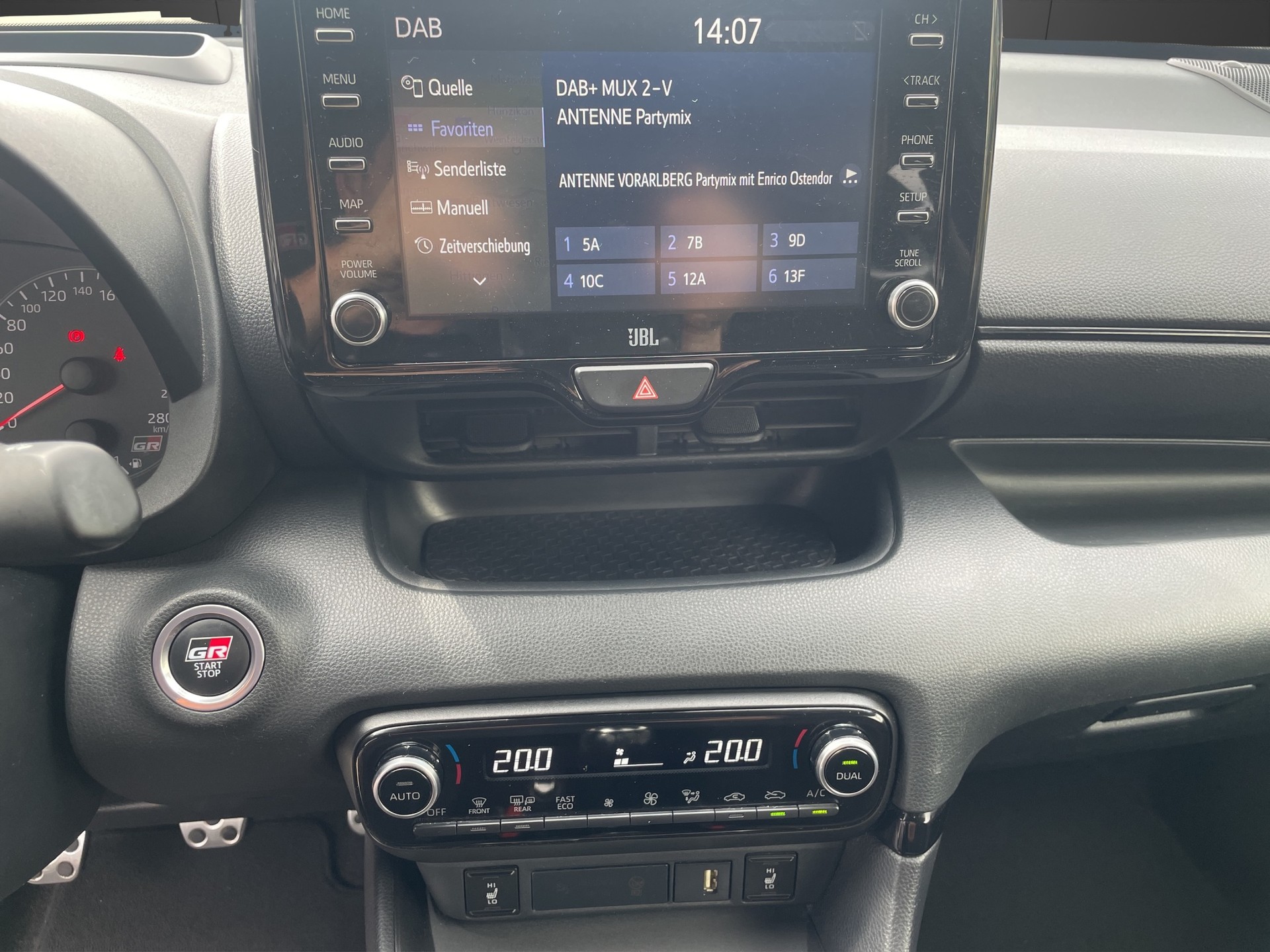 TOYOTA Yaris 1.6 GR Sport-image-10