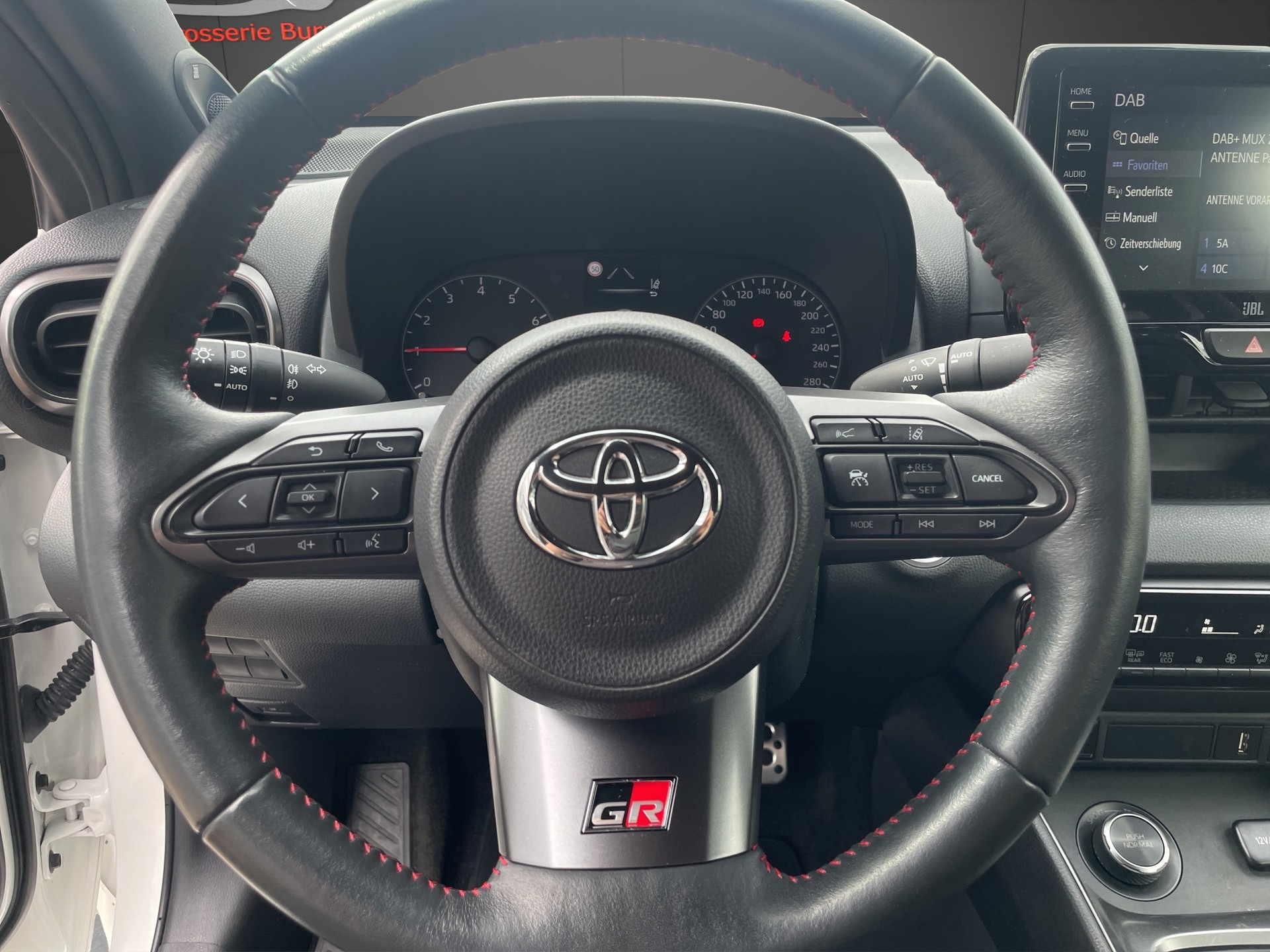 TOYOTA Yaris 1.6 GR Sport-image-11
