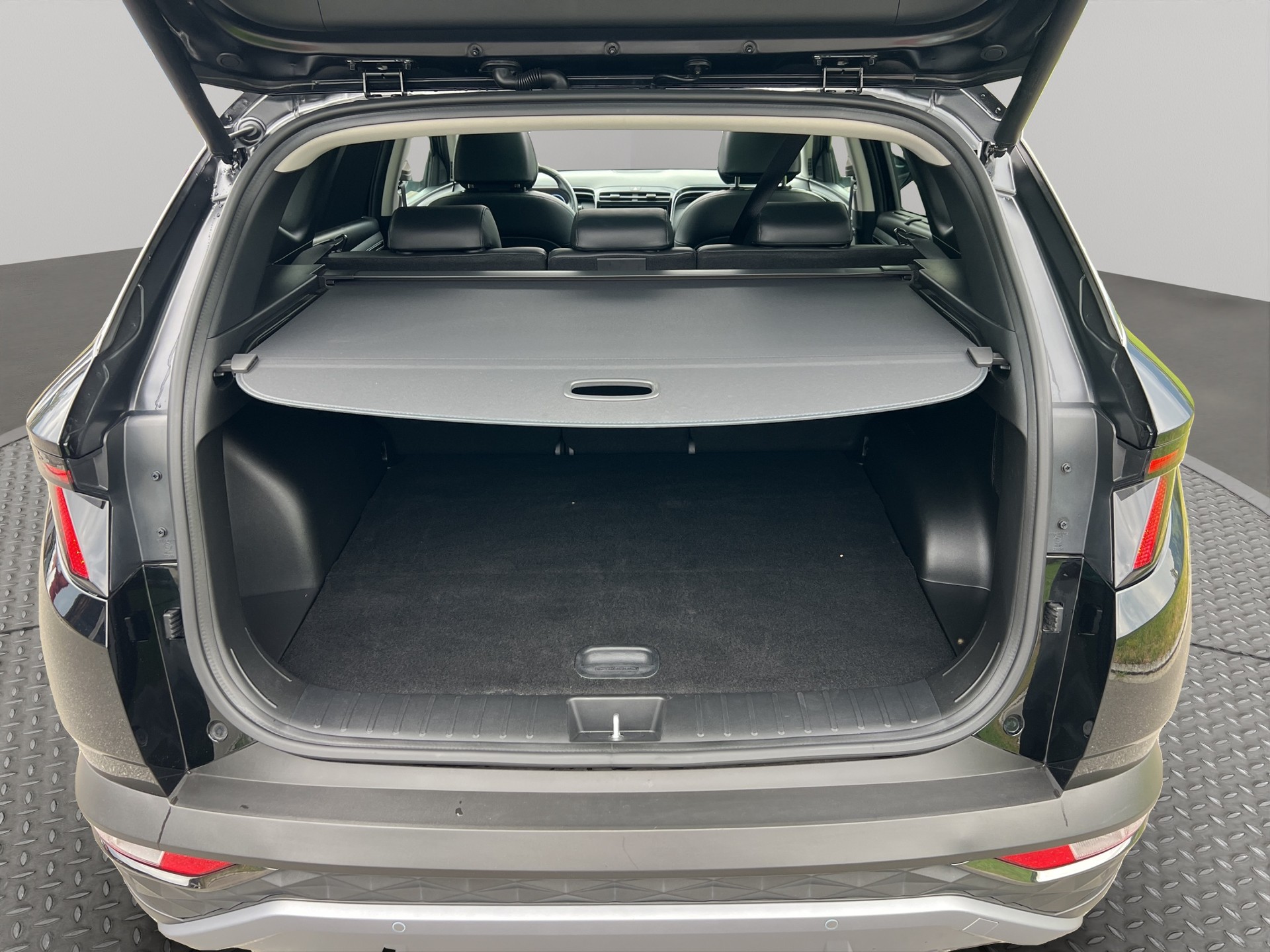 HYUNDAI Tucson 1.6 TGDI 48V Amplia DCT 4WD-image-15