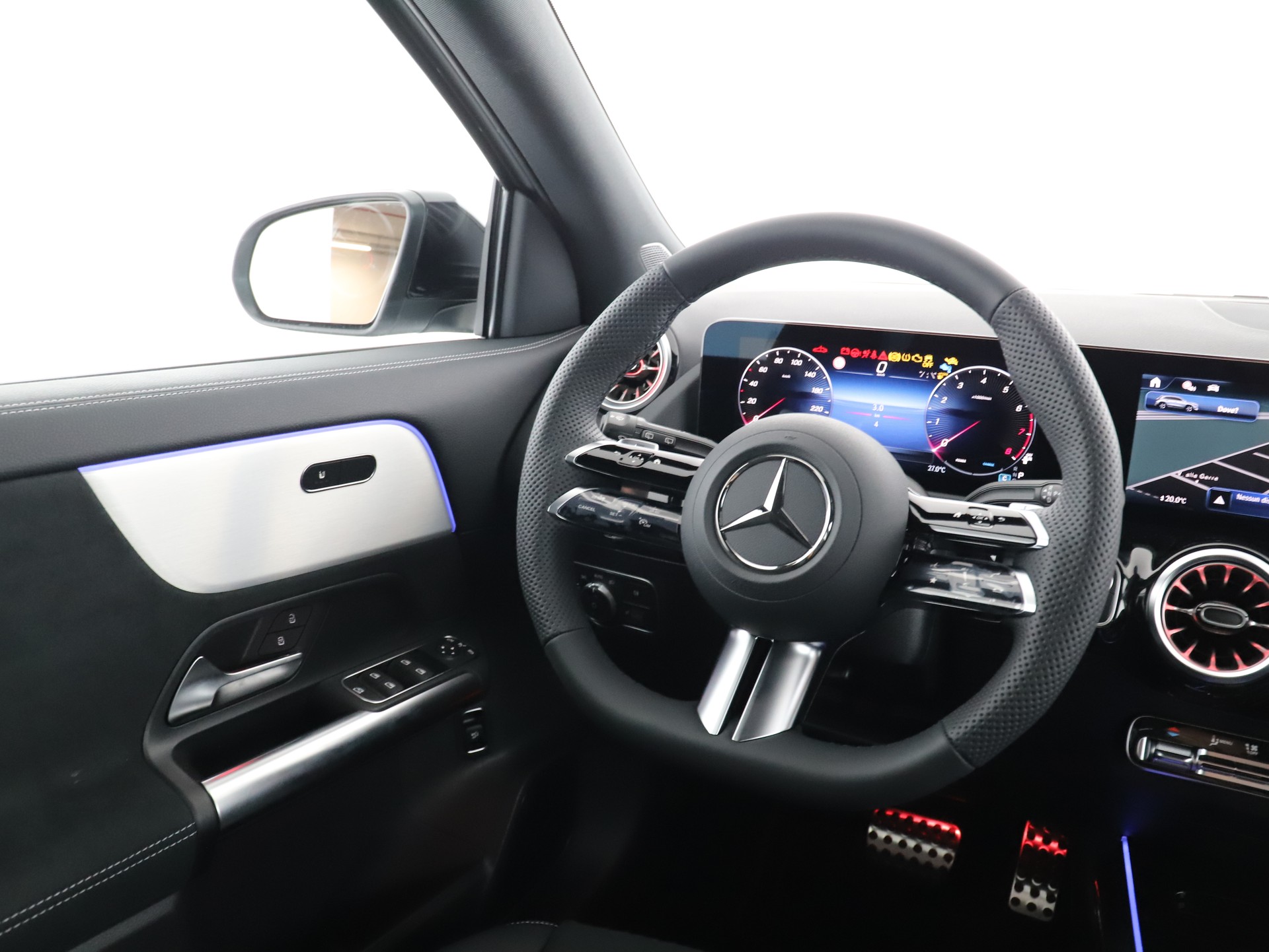 MERCEDES-BENZ GLA 200 Night Star 7G-D-image-13