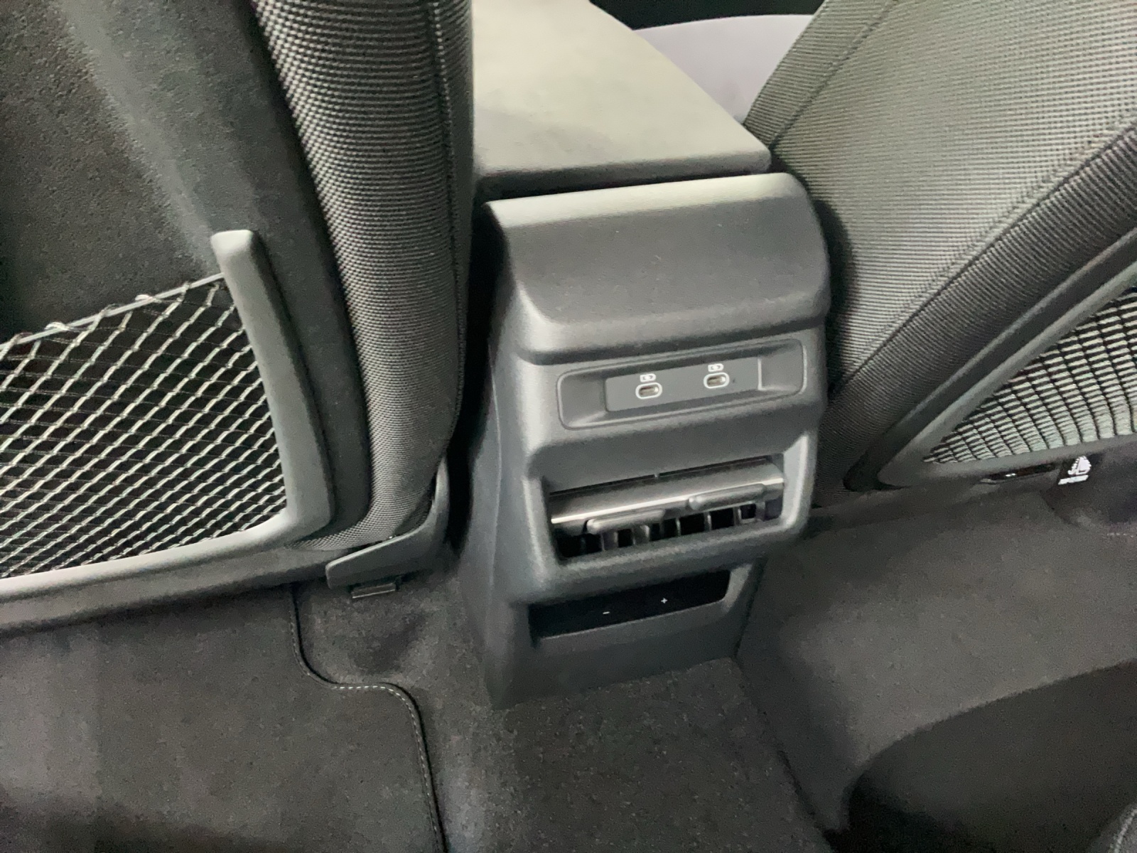 AUDI Q3 SUV TFSI quattro 195 kW S tronic-image-10