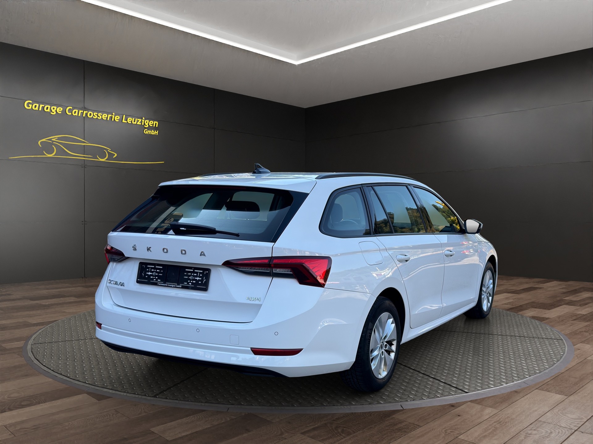 SKODA Octavia Combi 2.0 TDI DSG Ambition 4x4-image-4
