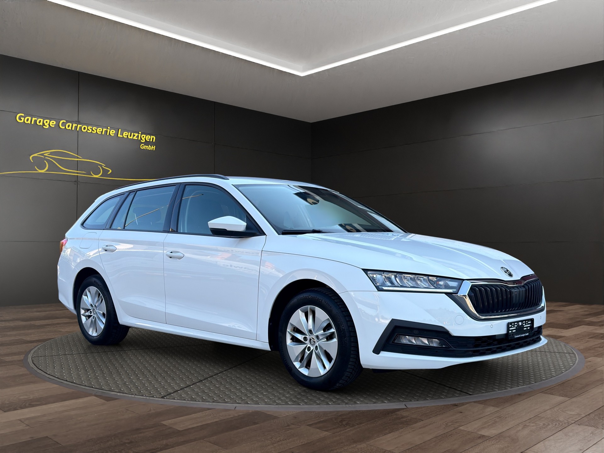SKODA Octavia Combi 2.0 TDI DSG Ambition 4x4-image-0