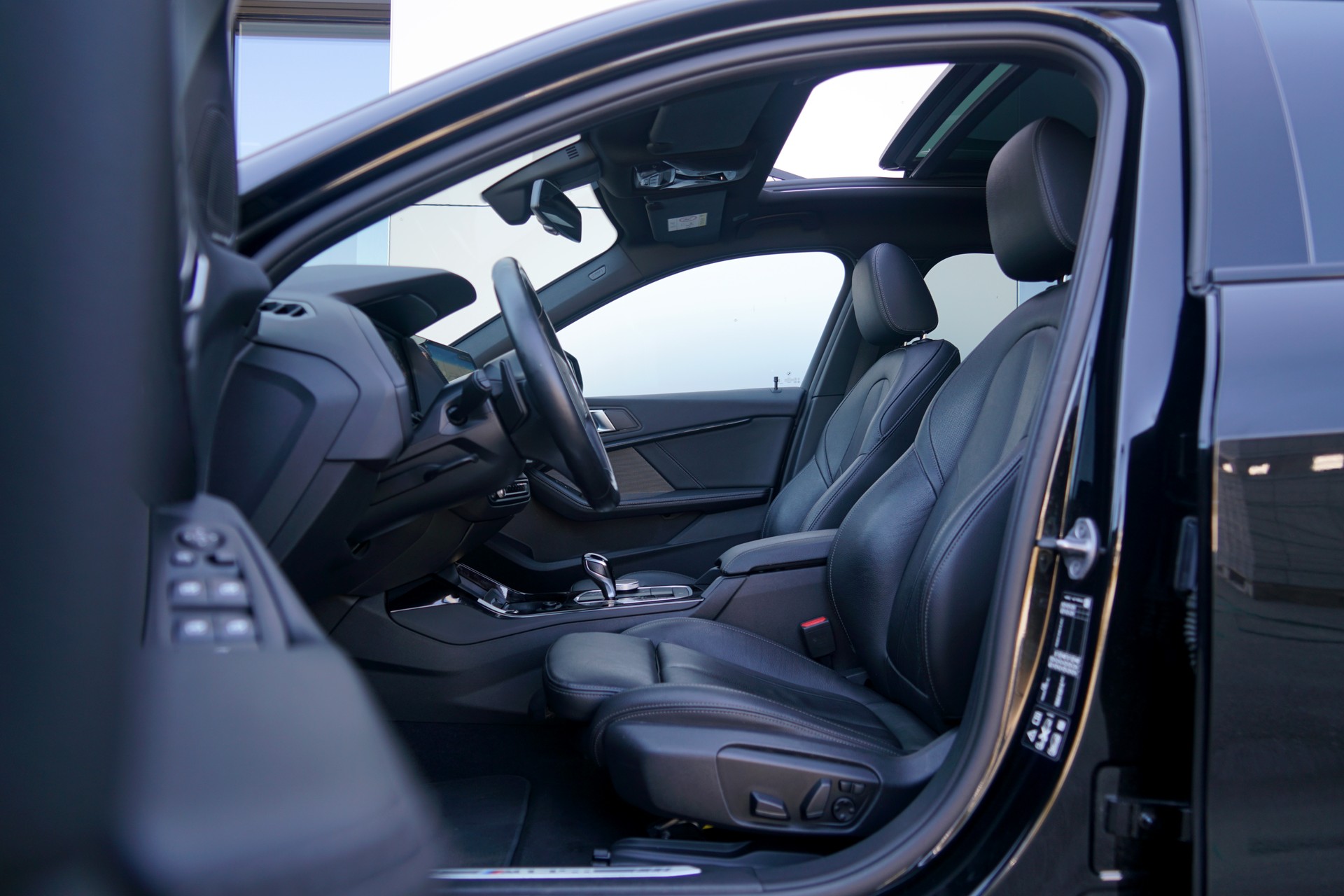 BMW M135i xDrive Steptronic (CH)-image-6