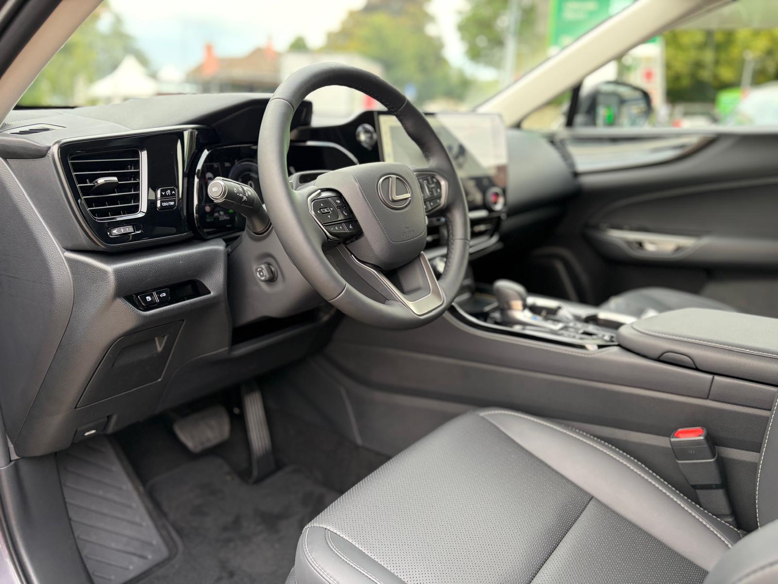 LEXUS NX 450h+ E-FOUR Comfort-image-8