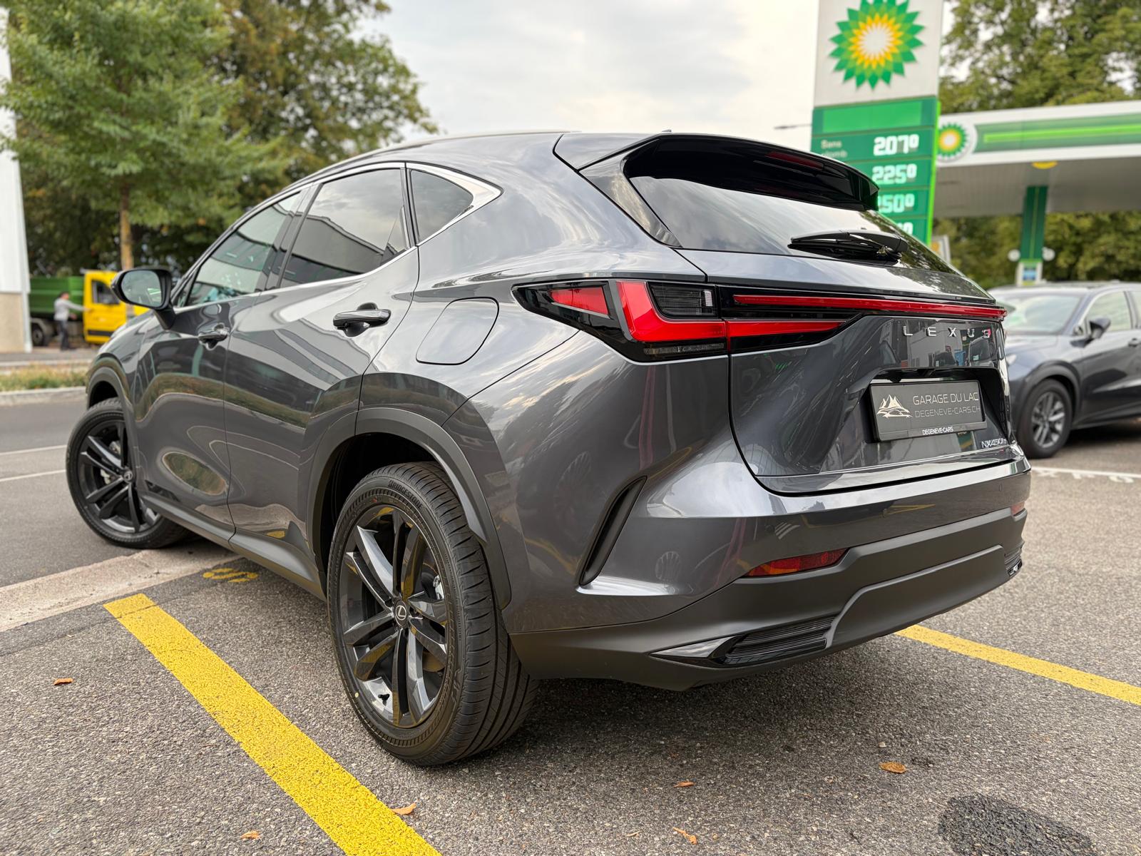 LEXUS NX 450h+ E-FOUR Comfort-image-2
