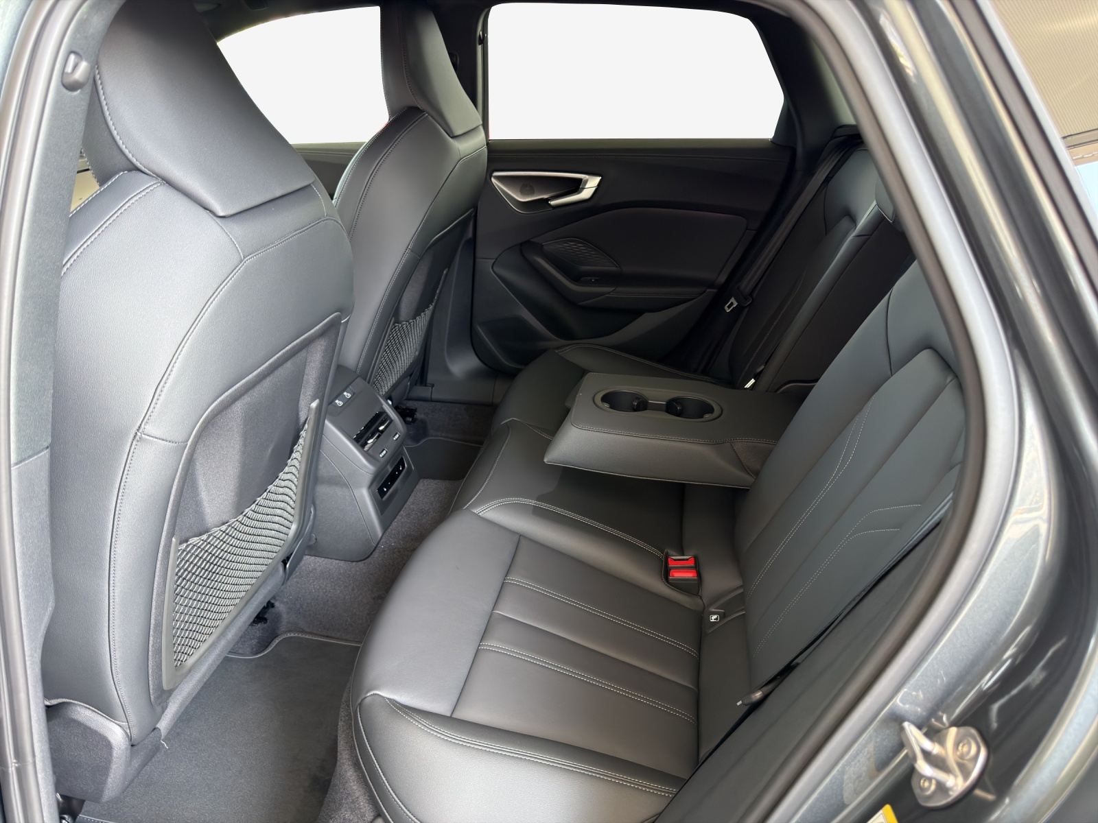 AUDI A5 Avant TDI quattro 150 kW Attraction S tronic-image-11
