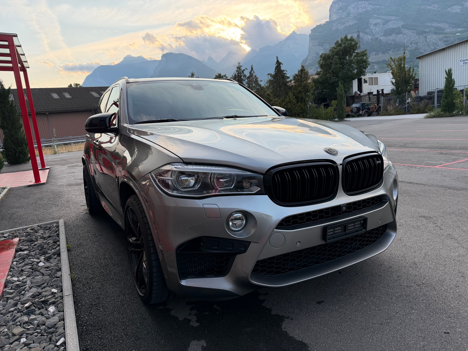 BMW X5M Steptronic-showroom-element-2