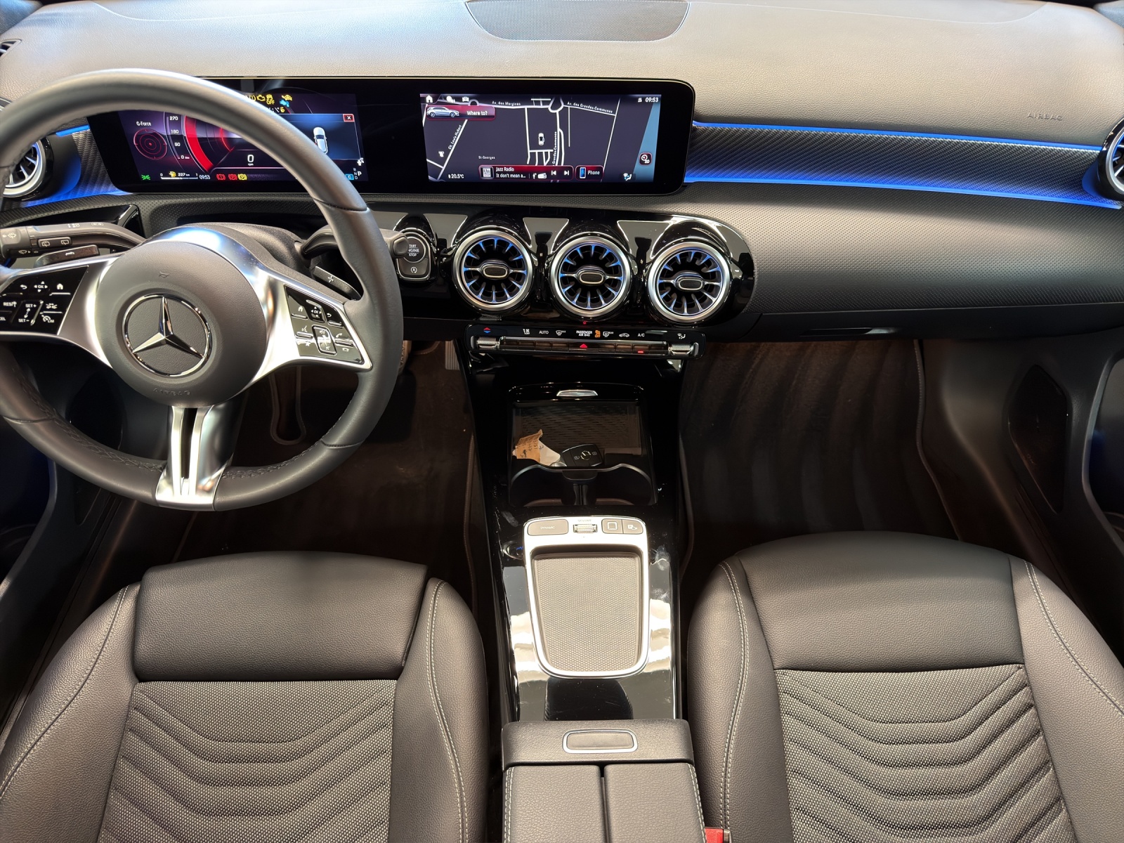 MERCEDES-BENZ A 200 7G-DCT-image-11
