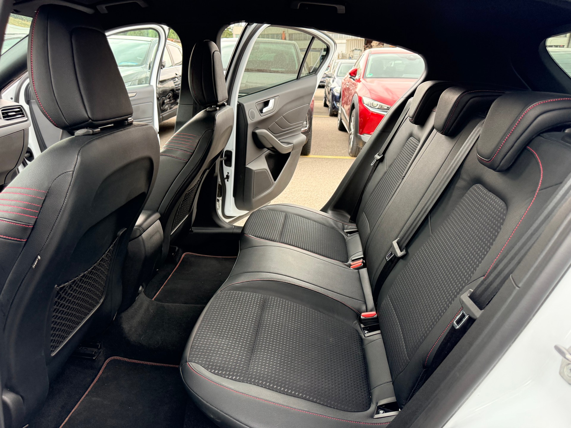 FORD Focus 1.0 SCTi Business-image-12