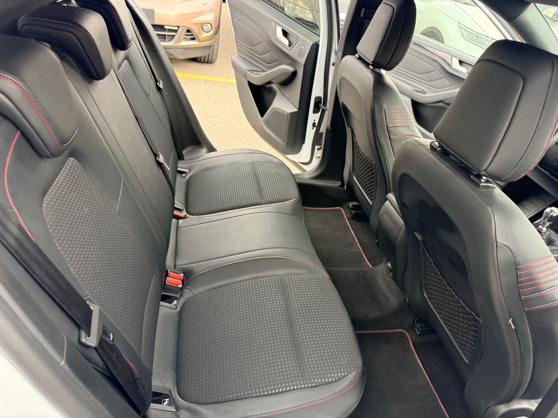 FORD Focus 1.0 SCTi Business-image-11