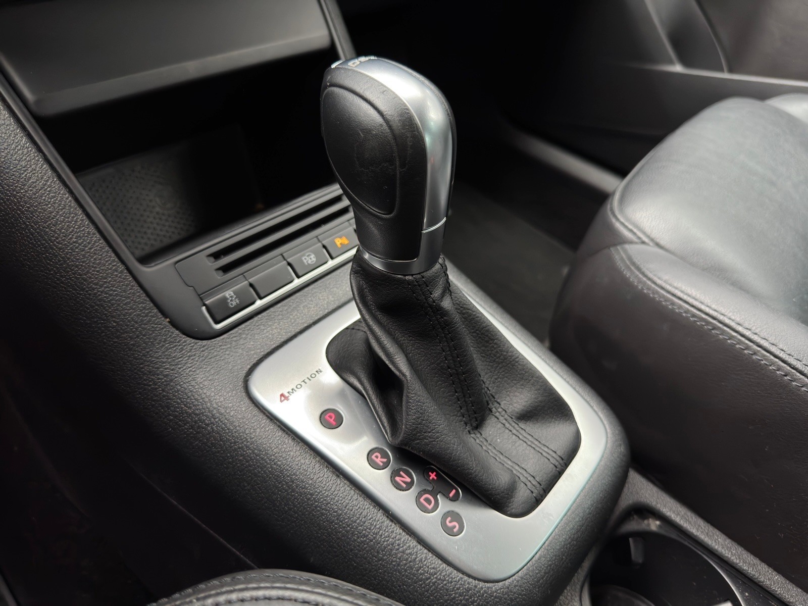 VW Tiguan 2.0 TSI Sport&Style 4Motion DSG-image-16