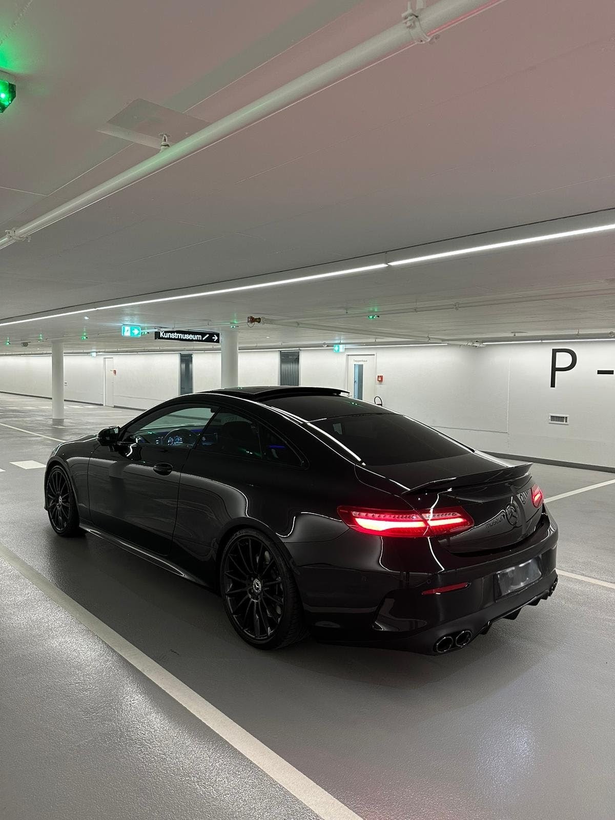MERCEDES-BENZ E 400 AMG Line 4matic-image-3