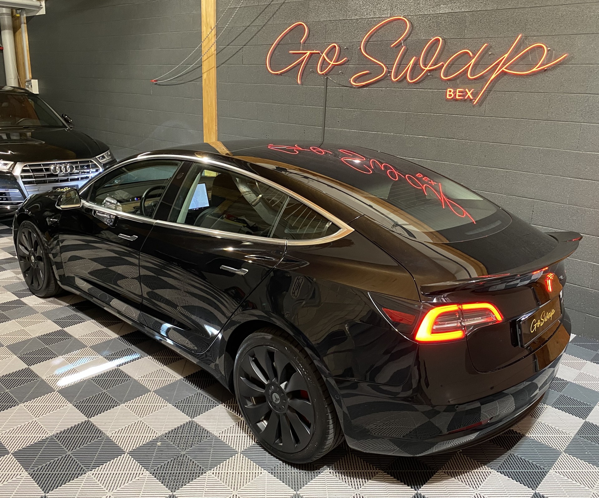 TESLA Model 3 Long Range Dual Motor AWD-image-11