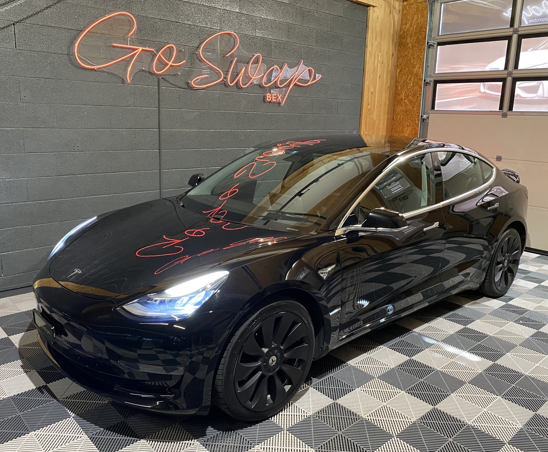 TESLA Model 3 Long Range Dual Motor AWD-image-8