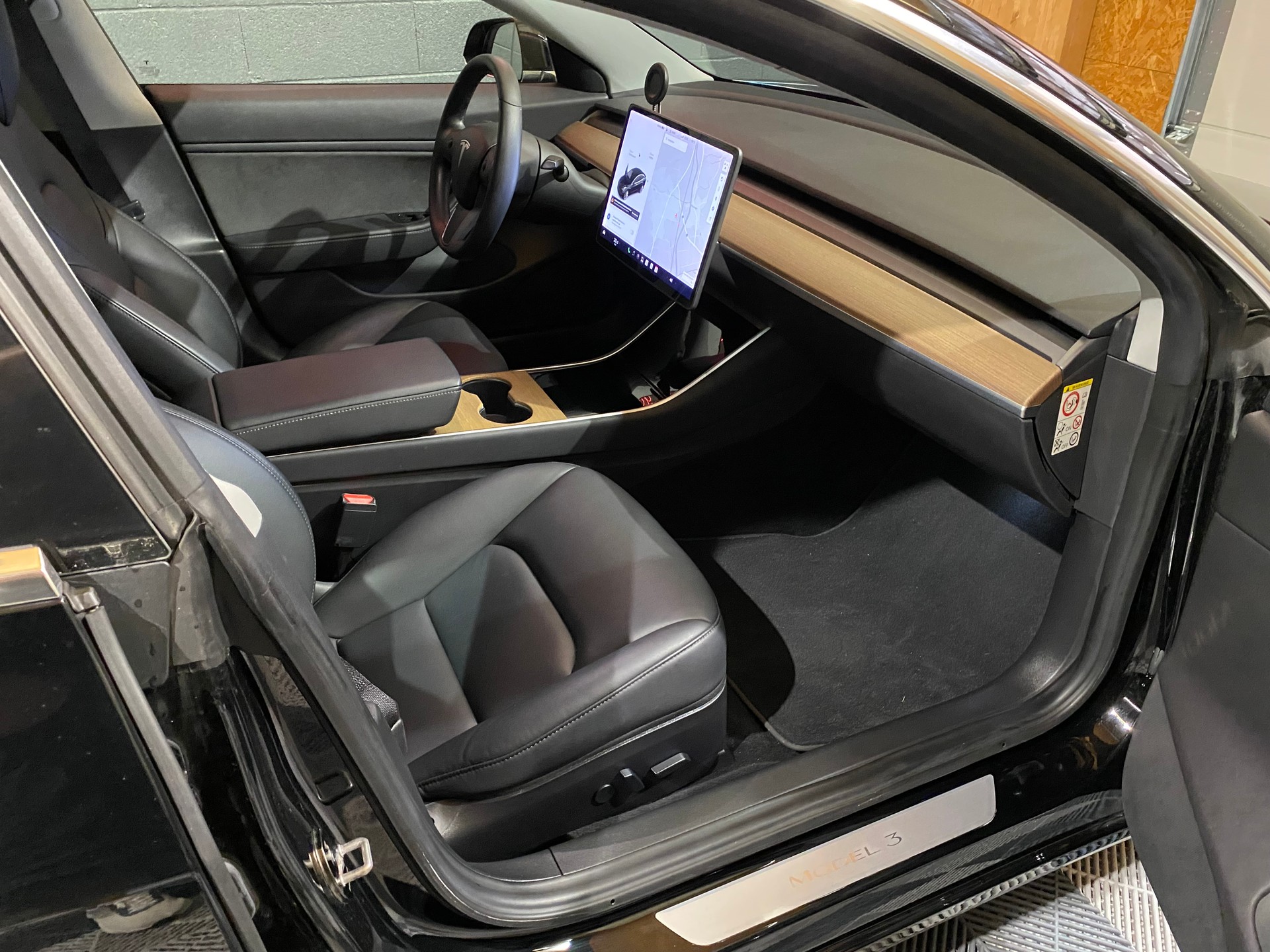 TESLA Model 3 Long Range Dual Motor AWD-image-28