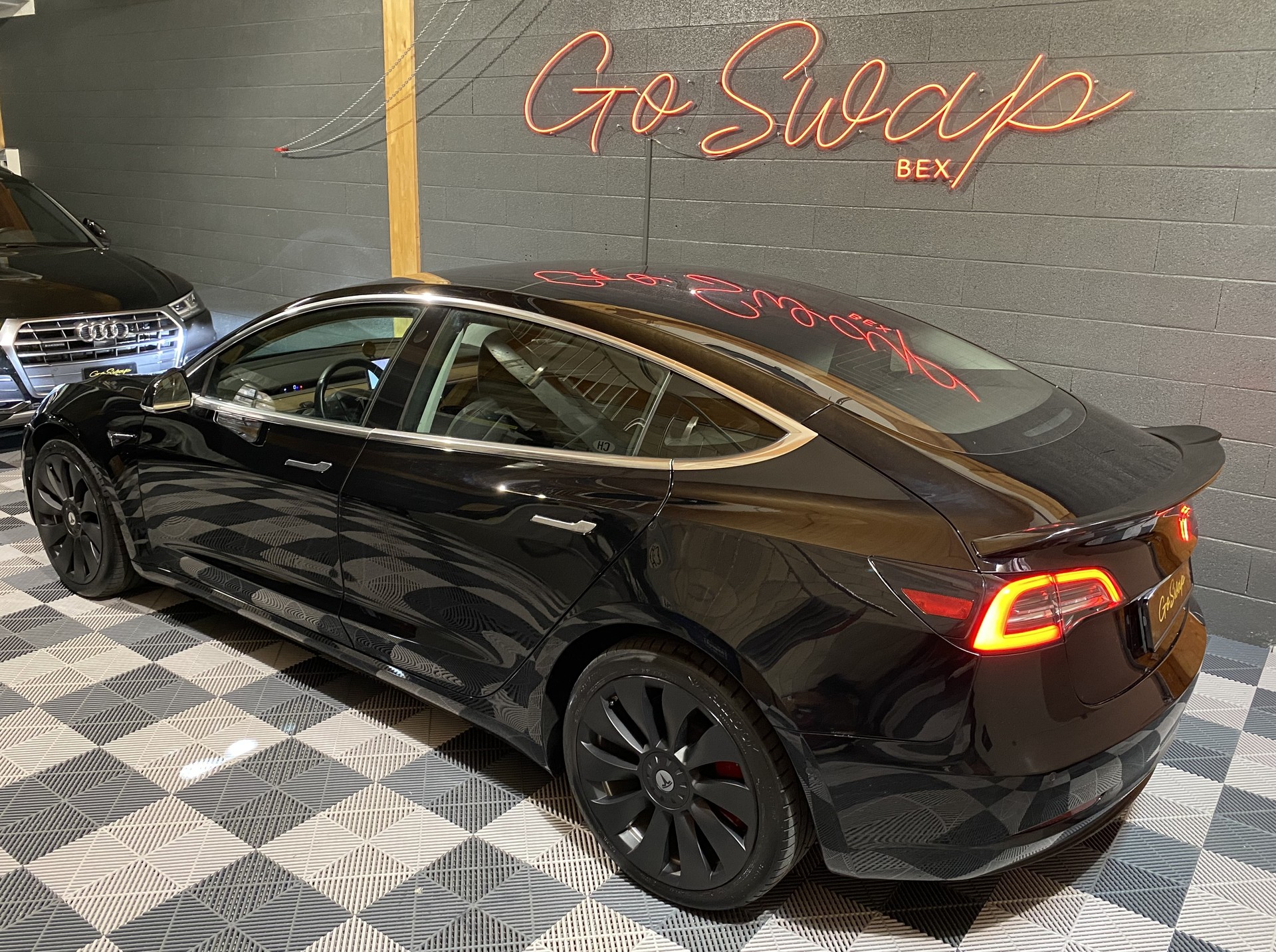 TESLA Model 3 Long Range Dual Motor AWD-image-10