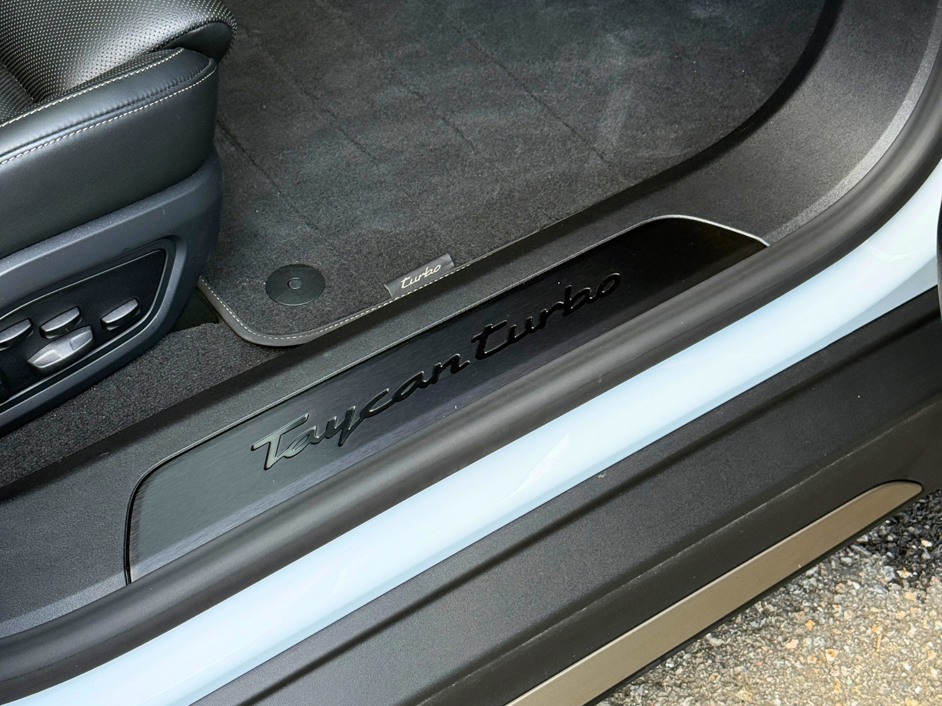 PORSCHE Taycan Turbo Sport Turismo-image-14