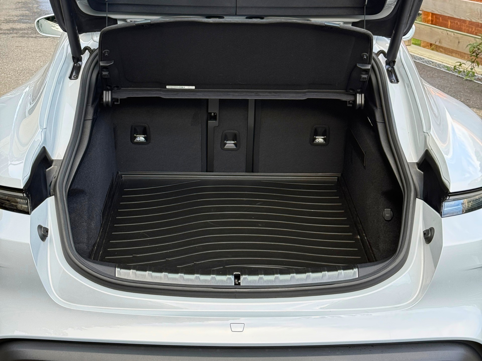 PORSCHE Taycan Turbo Sport Turismo-image-12