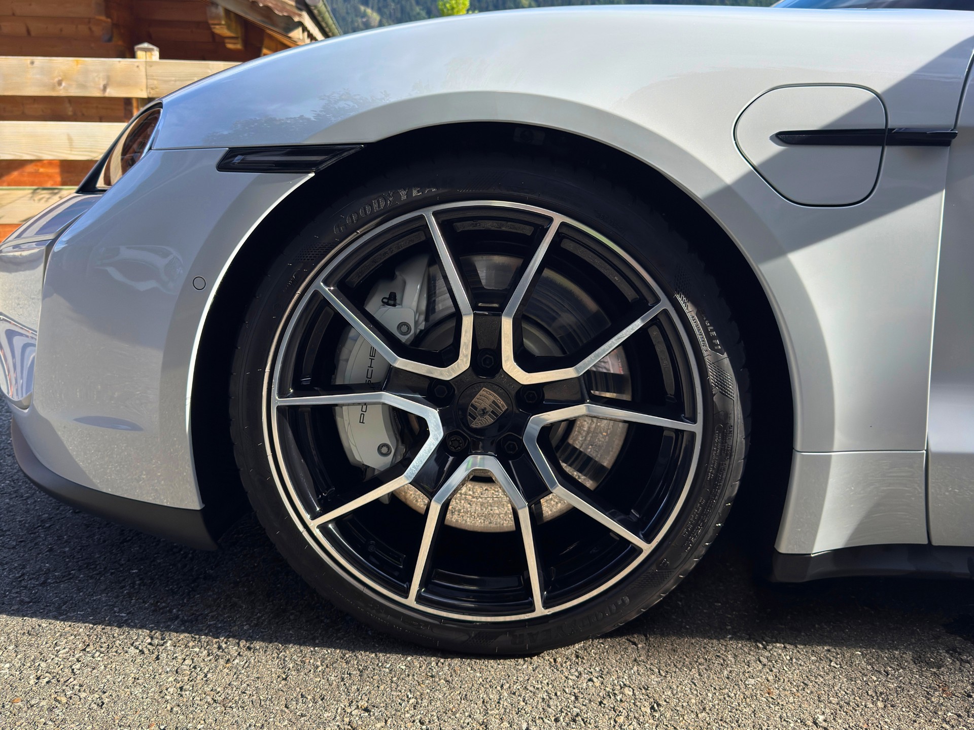 PORSCHE Taycan Turbo Sport Turismo-image-4