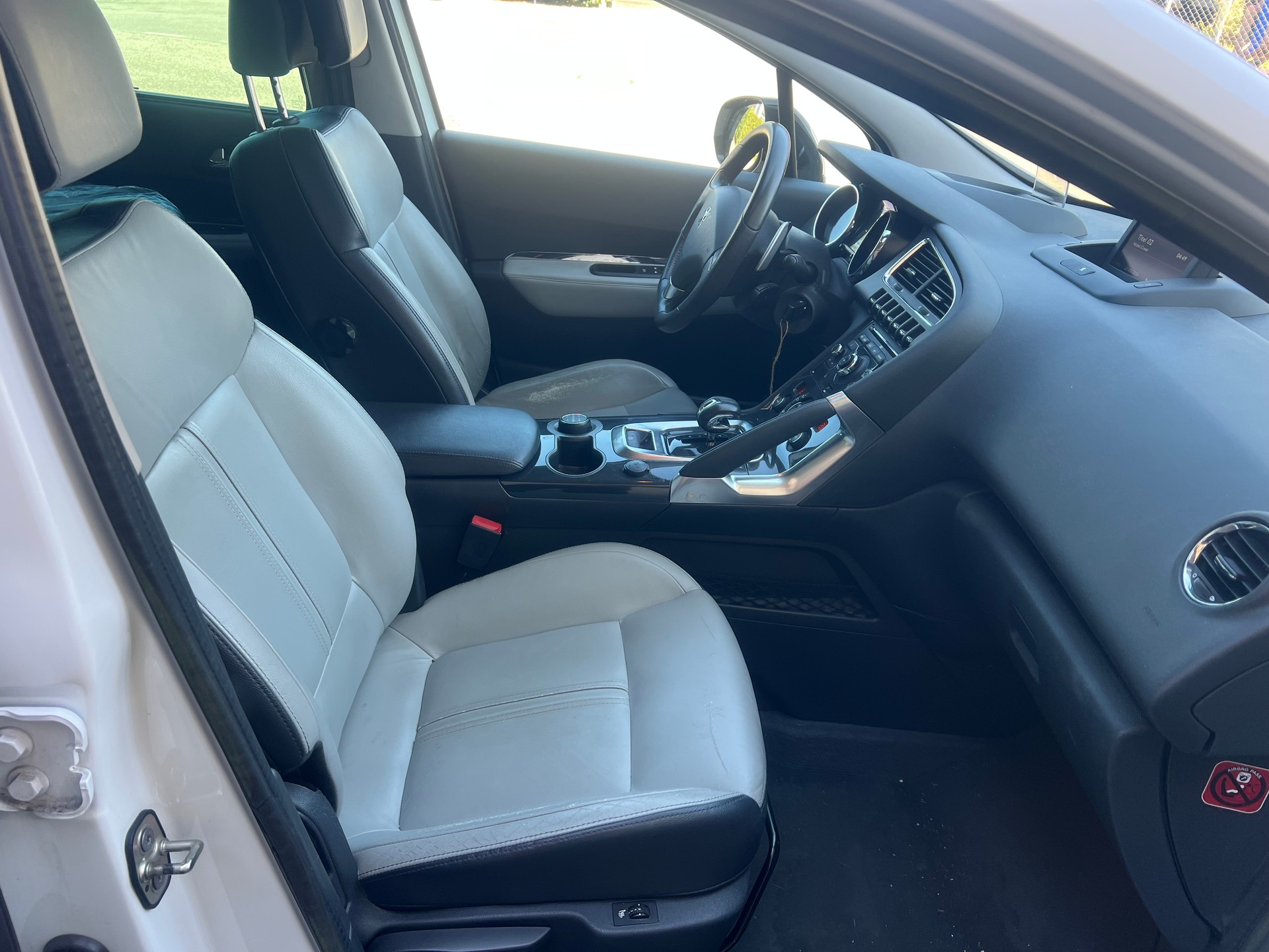 PEUGEOT 3008 HYbrid4 2.0 HDI EGS6-image-10