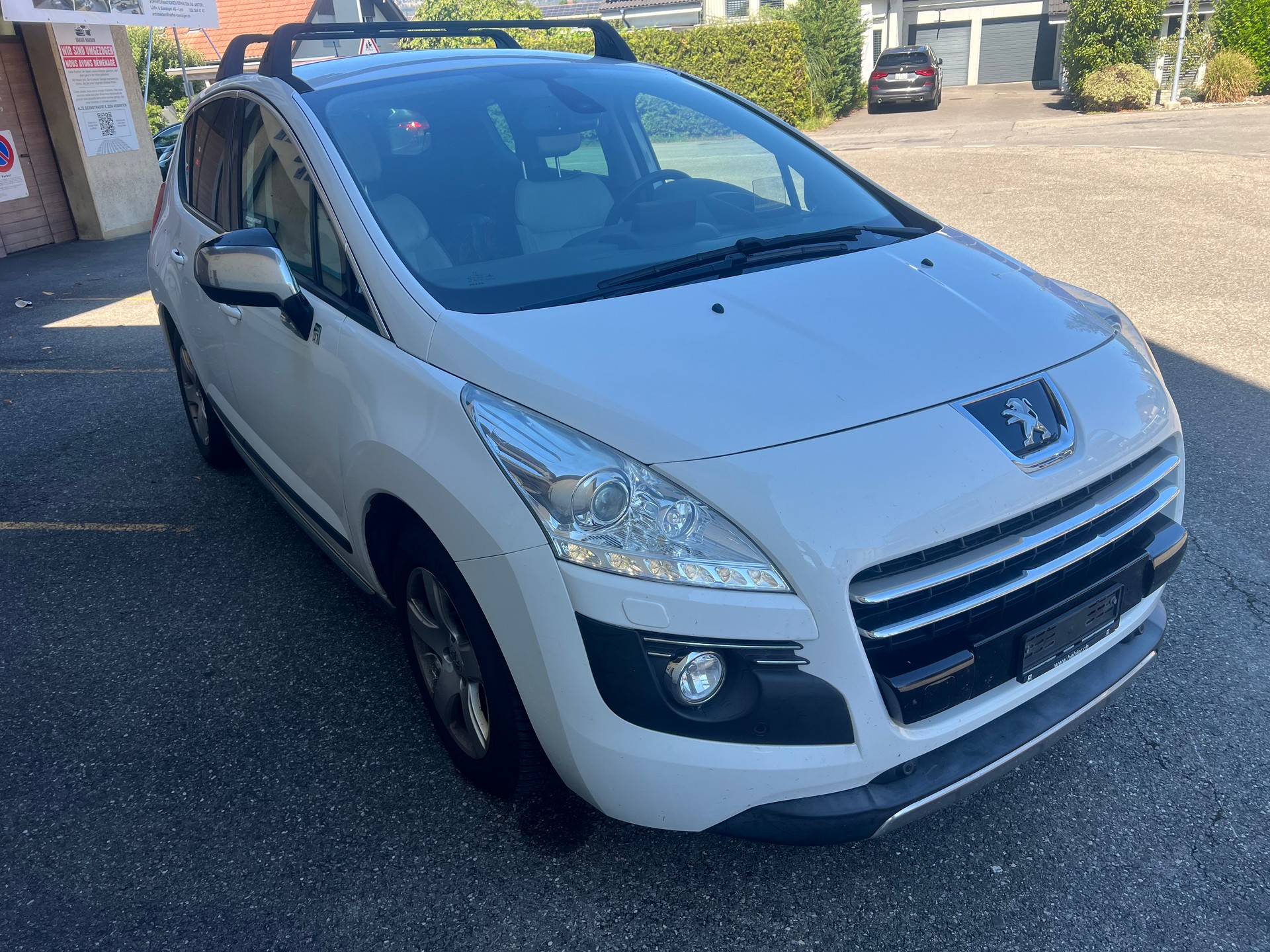 PEUGEOT 3008 HYbrid4 2.0 HDI EGS6-showroom-element-2