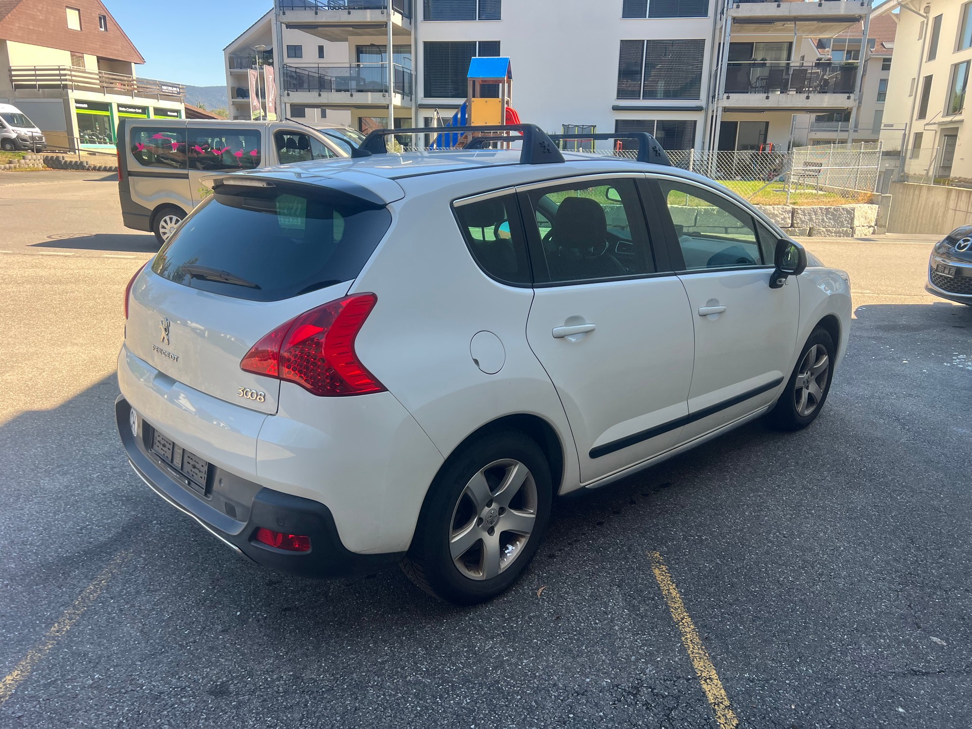 PEUGEOT 3008 HYbrid4 2.0 HDI EGS6-image-5