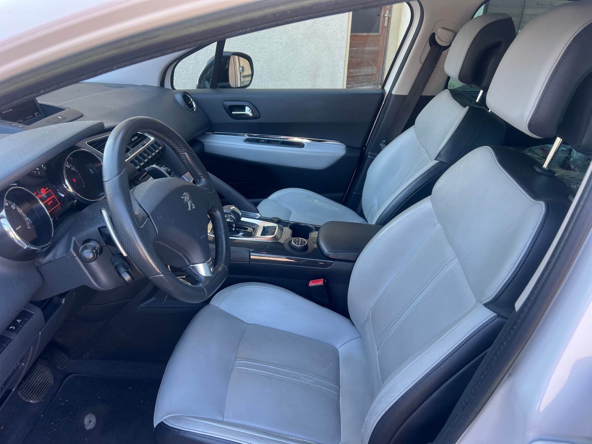 PEUGEOT 3008 HYbrid4 2.0 HDI EGS6-image-9
