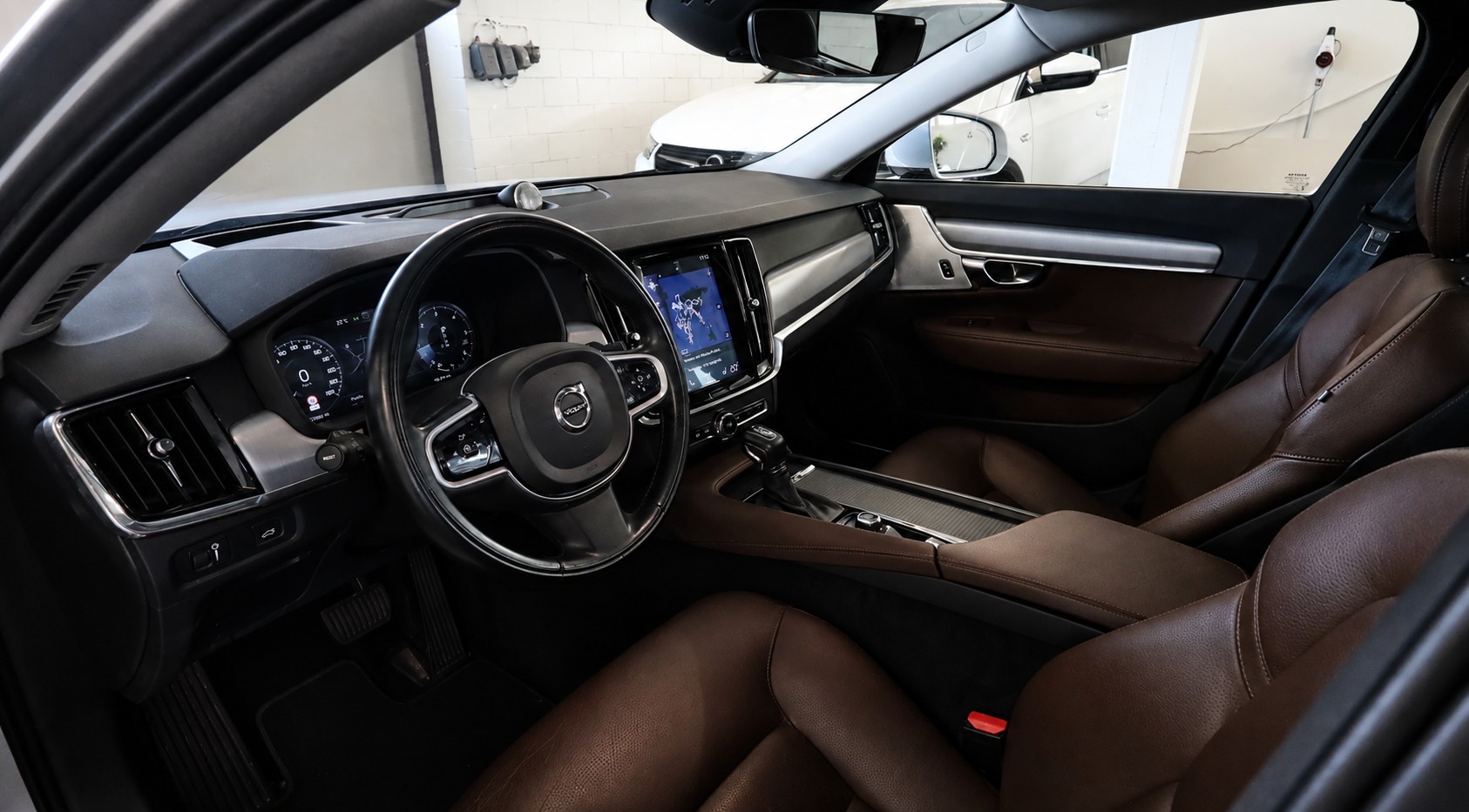 VOLVO V90 D5 AWD Momentum Geartronic Powerpulse-image-3