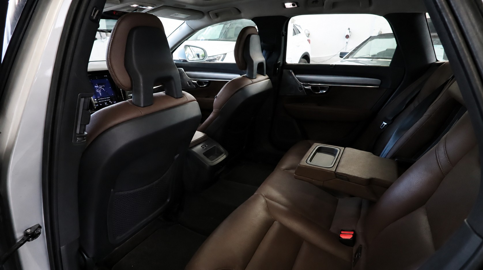 VOLVO V90 D5 AWD Momentum Geartronic Powerpulse-image-21