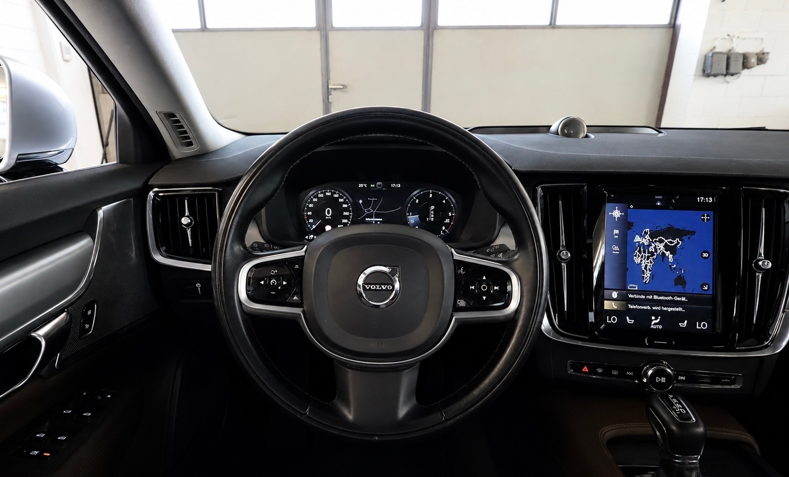 VOLVO V90 D5 AWD Momentum Geartronic Powerpulse-image-6