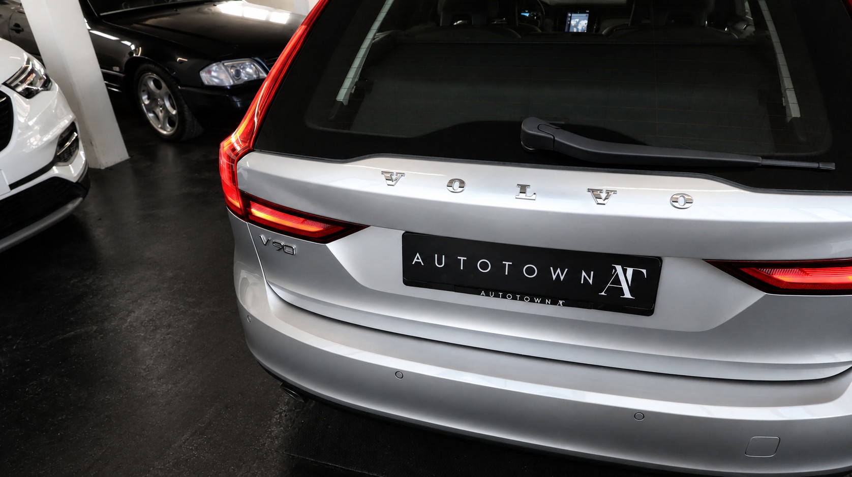 VOLVO V90 D5 AWD Momentum Geartronic Powerpulse-image-28