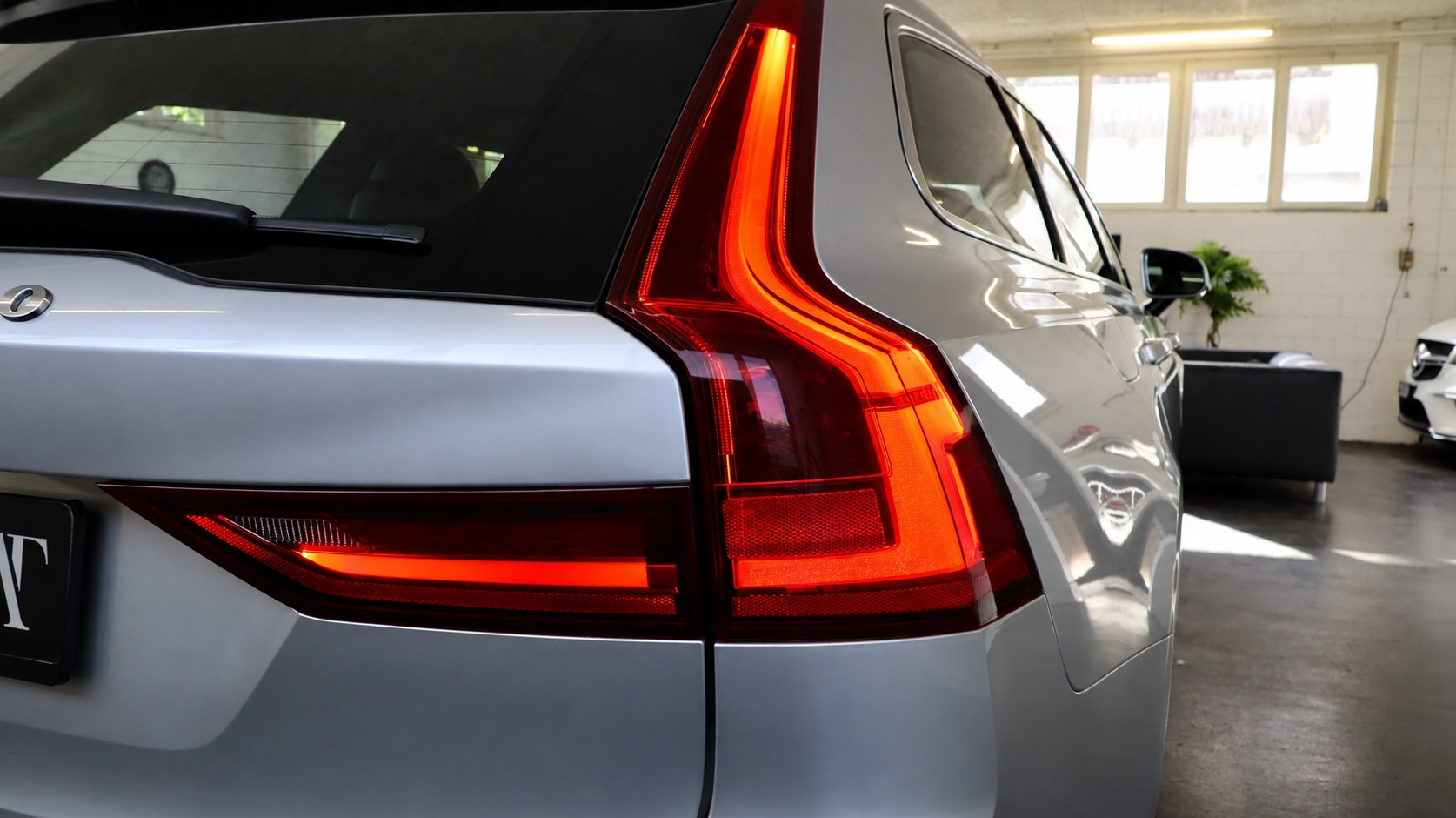 VOLVO V90 D5 AWD Momentum Geartronic Powerpulse-image-29