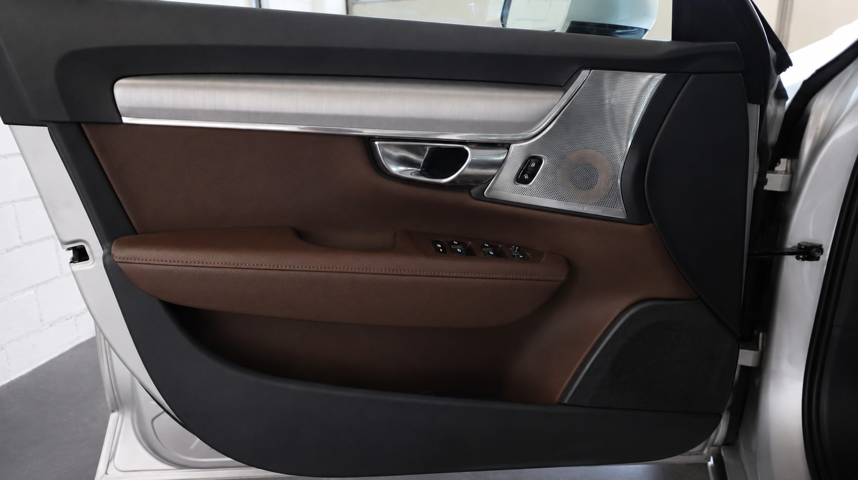 VOLVO V90 D5 AWD Momentum Geartronic Powerpulse-image-18