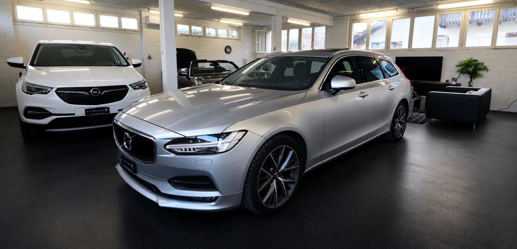 VOLVO V90 D5 AWD Momentum Geartronic Powerpulse-image-0