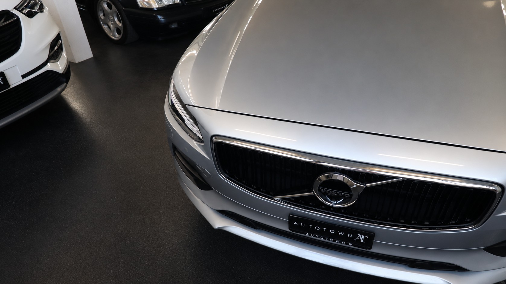 VOLVO V90 D5 AWD Momentum Geartronic Powerpulse-image-26