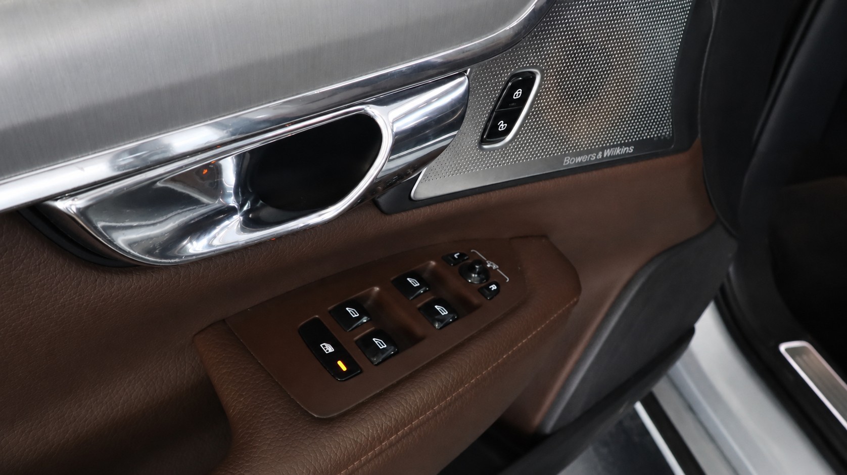 VOLVO V90 D5 AWD Momentum Geartronic Powerpulse-image-19