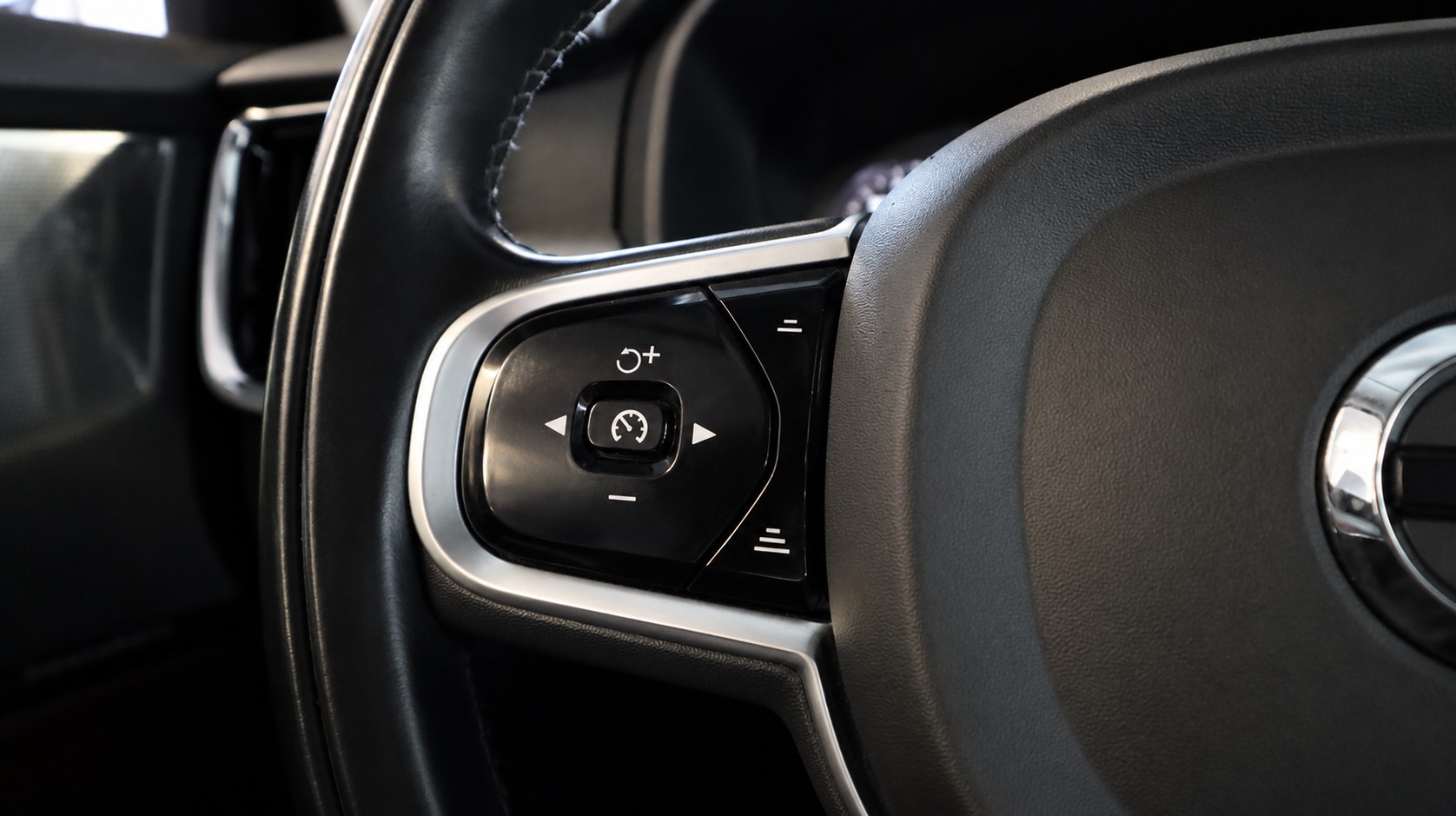 VOLVO V90 D5 AWD Momentum Geartronic Powerpulse-image-7