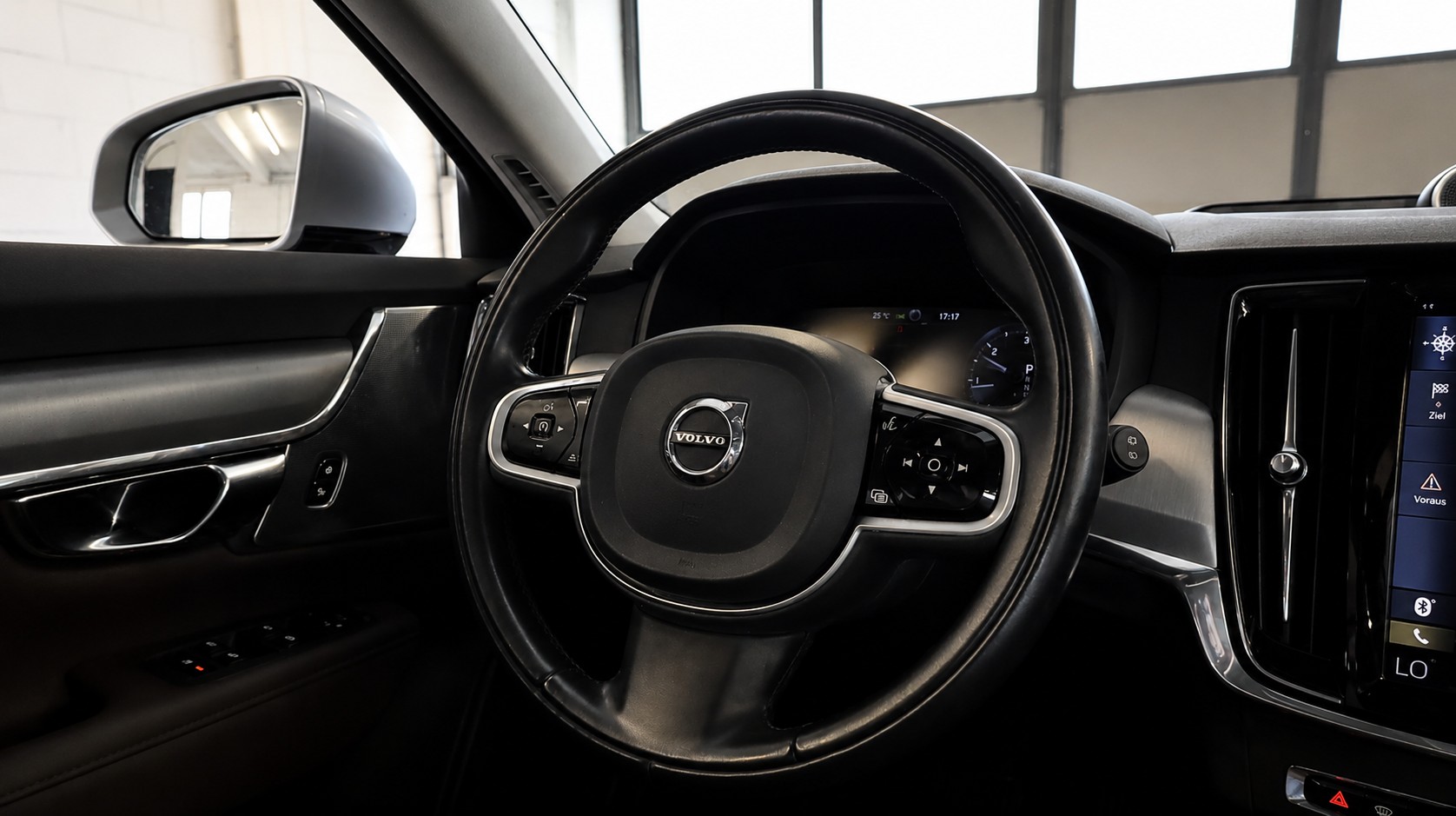 VOLVO V90 D5 AWD Momentum Geartronic Powerpulse-image-16