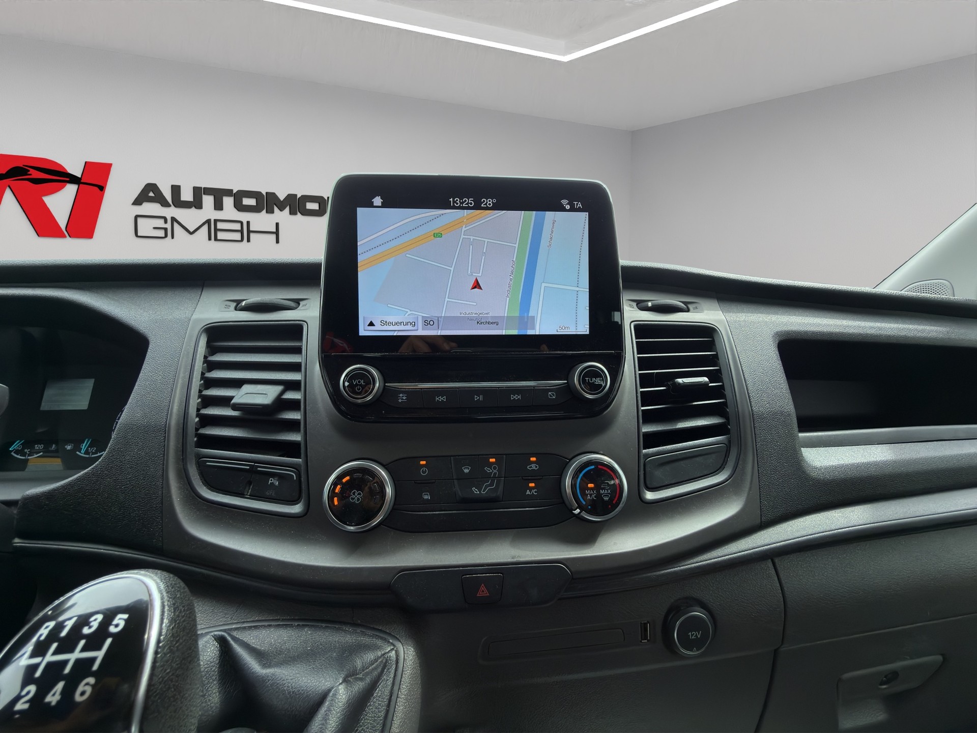 FORD Transit Custom Van 300 L2H1 DK Trend-image-11