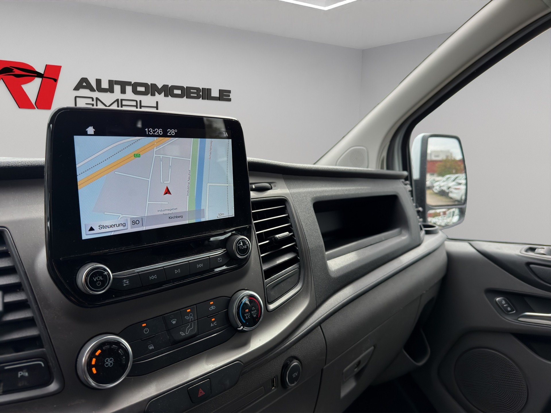 FORD Transit Custom Van 300 L2H1 DK Trend-image-13